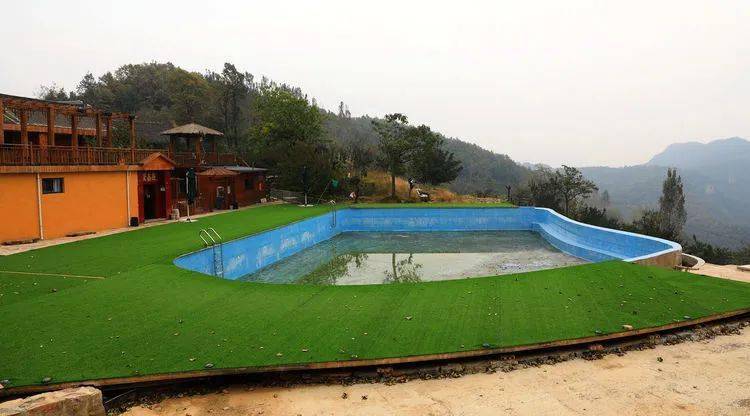 天马山庄红叶正红【作者简介】张少毅,中国民俗摄影家协会会员,山西省