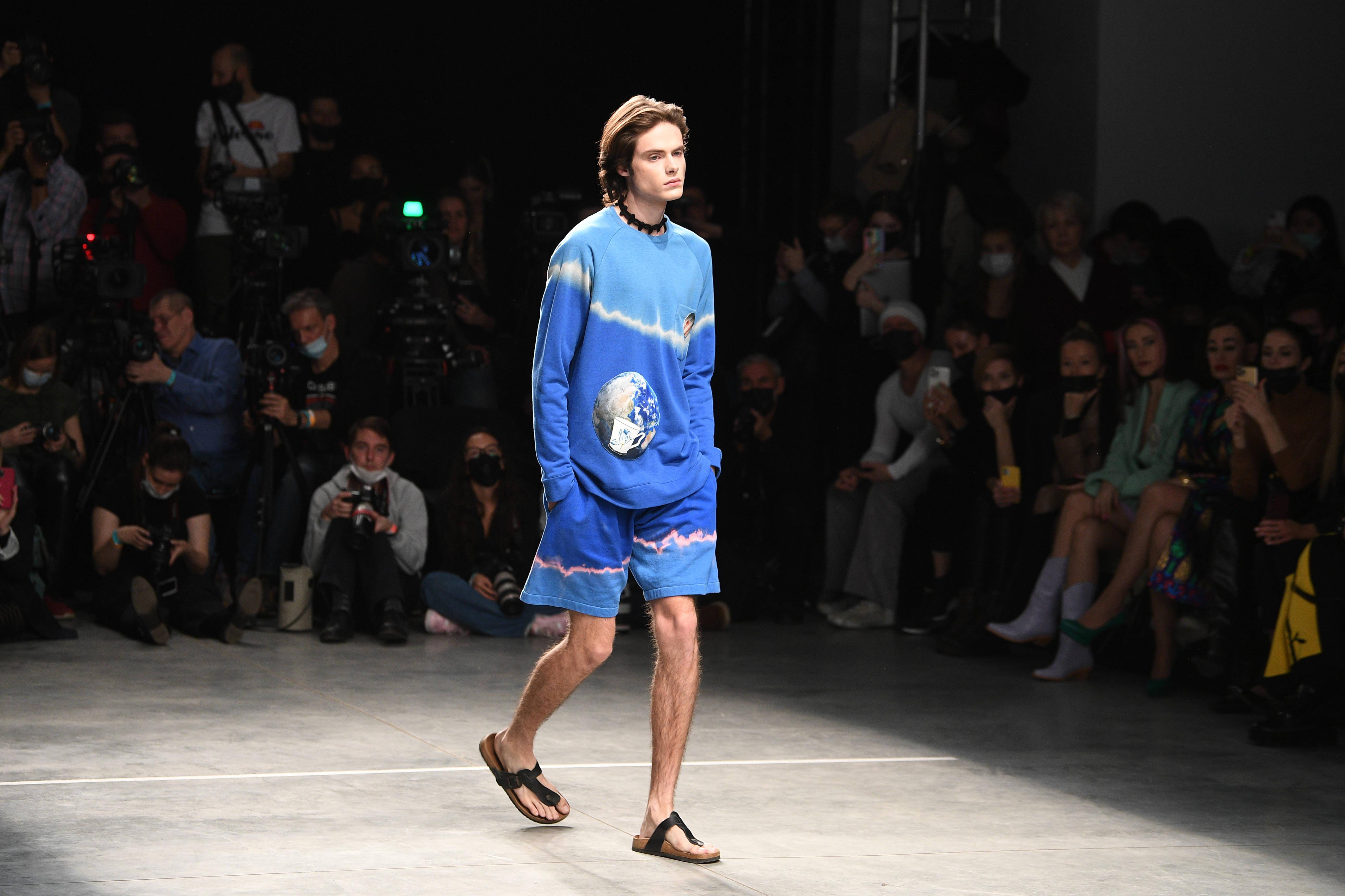 外代 设计师谢尔盖·瑟索耶夫时装秀