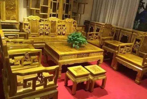 震撼中国惊现一座价值105亿黄金豪宅连马桶都是黄金打造