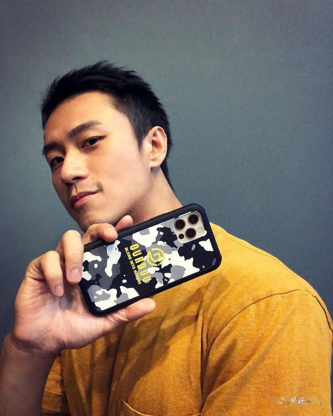 消防猛男赤裸上身,肌肉身材太犯规了!_darren