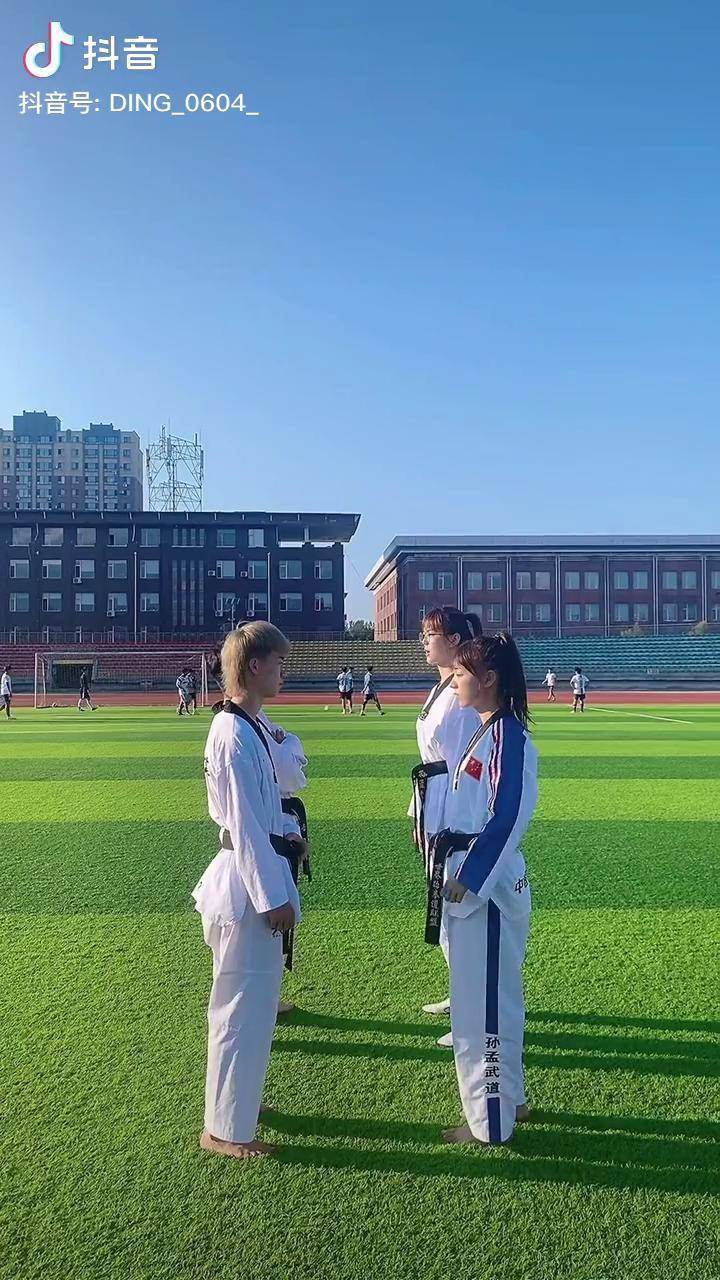女生可不是好欺负的跆拳道孙孟武道高教练
