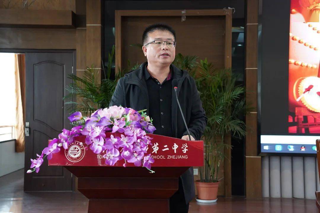 桐乡二中副校长王军 桐乡二中教科室主任徐磊27日上午,三个课题组的