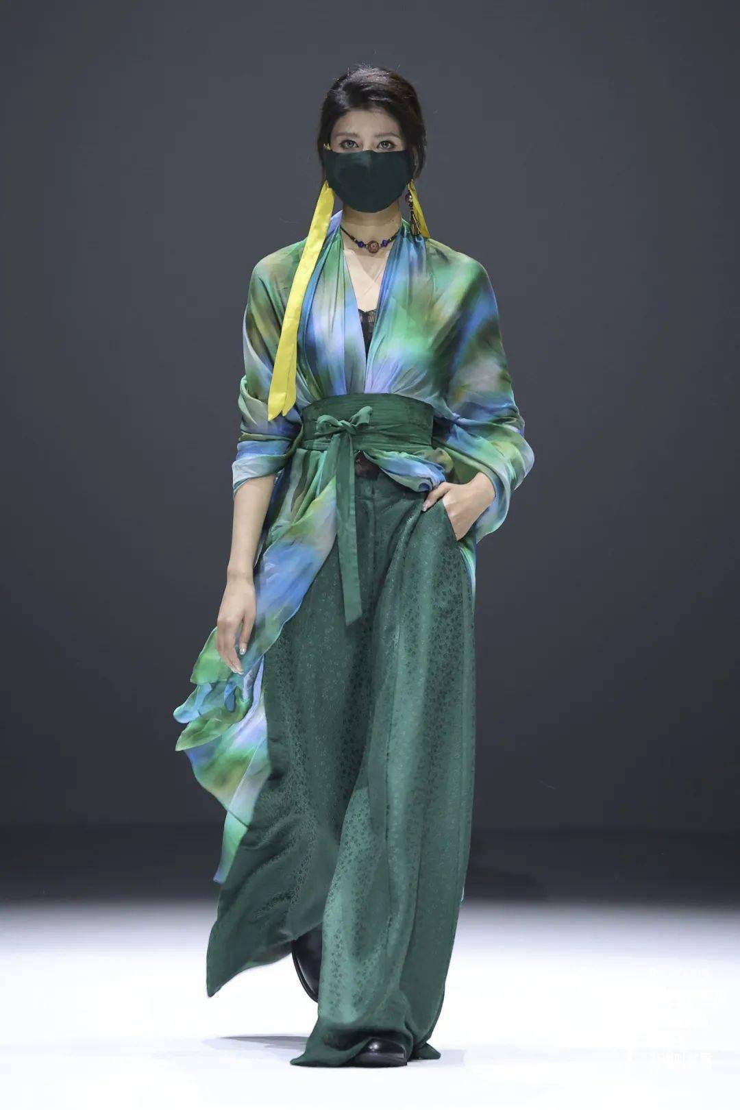 服装 S/S2022深圳时装周｜DAY4：别样角度，诠释「型」之烂漫