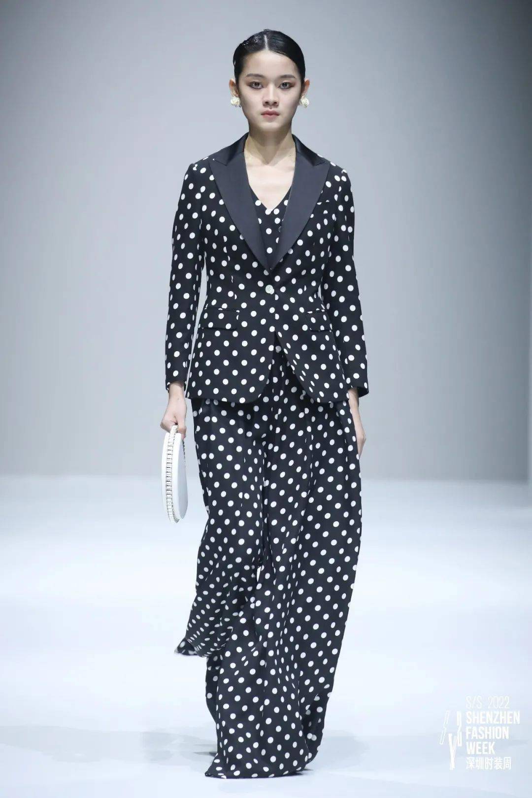 服装 S/S2022深圳时装周｜DAY4：别样角度，诠释「型」之烂漫