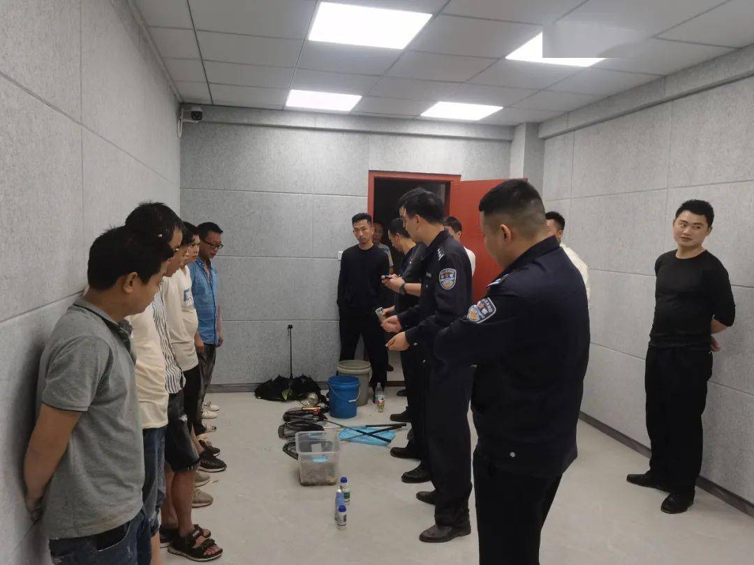 雷波警方查获一起非法毒鱼案件7名男子被移送起诉