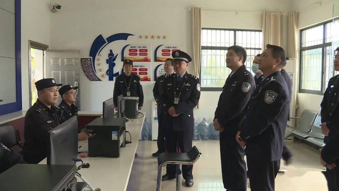 王文忠来我县调研交通安全管理和基层公安工作_团风县