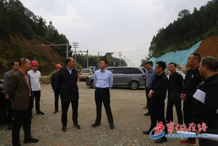 10月27日,县委书记王胜文深入宁化县各交通项目现场,实地察看国道g356