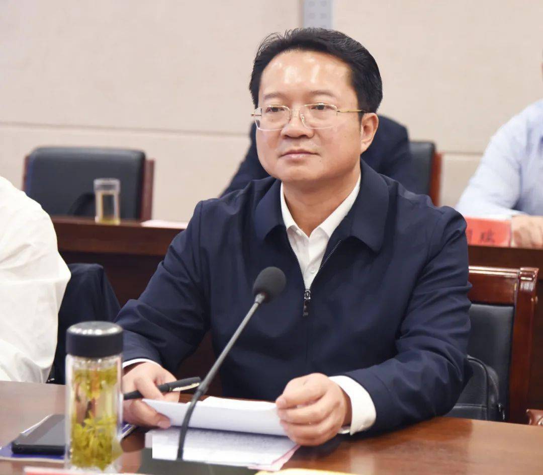 市委书记方捷对东台市党政代表团的到来表示热烈欢迎,指出兴化,东台一