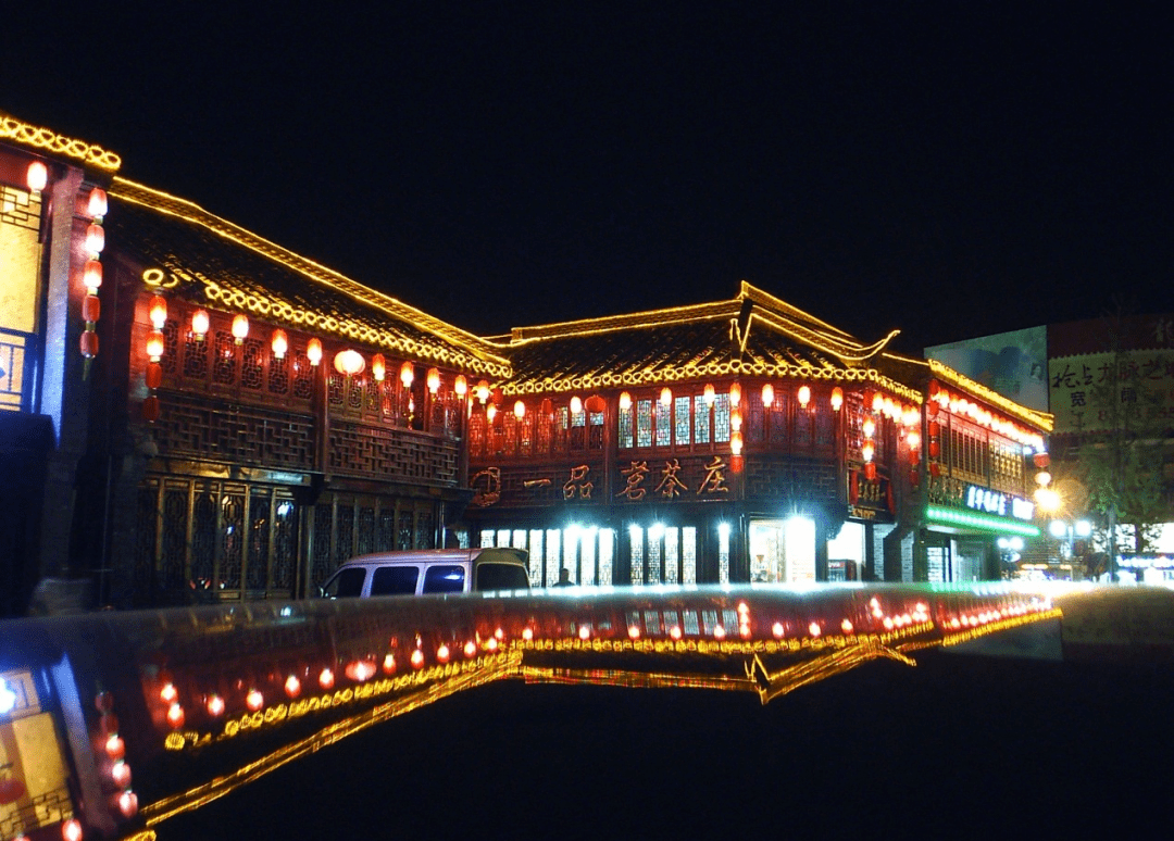 八字桥文旅休闲街区地处兴化市老城区中心位置,东至长安街,南至牌楼