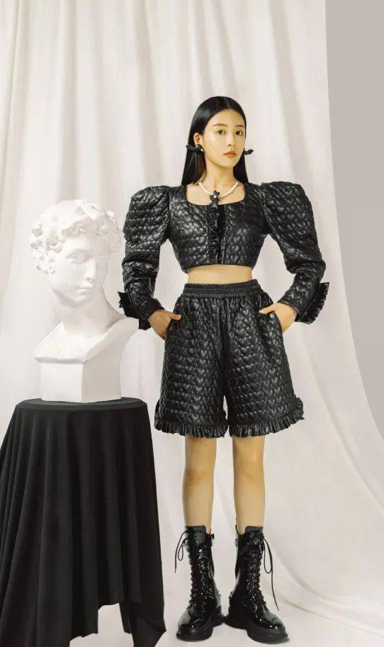 女明星的靴子有什么特别之处