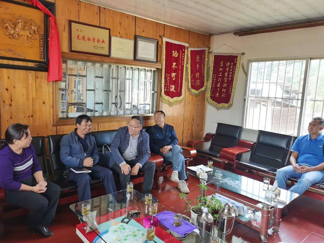 苏正平深入龙陵挂钩企业走访调研_贺春玲
