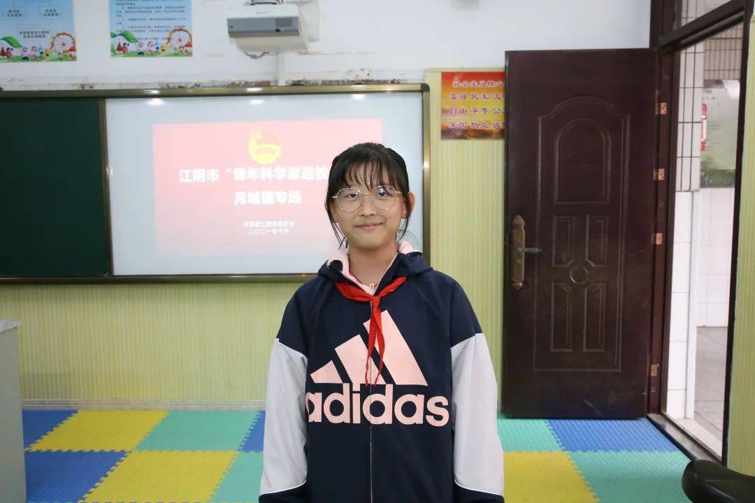 徐一琰 月城实验小学五(4)中队刘博士在讲座中提到,数字时代日新月异.