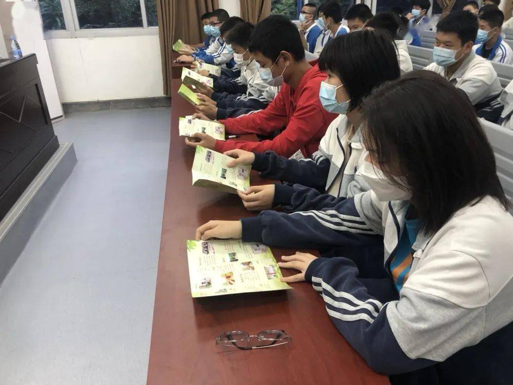 【未成教育】"小桔灯"心理健康志愿服务队走进鹤上中学