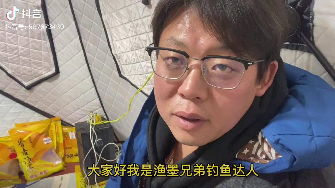 活蹦乱跳的鲫鱼在东北室外零下28度冰雪中还能存活吗
