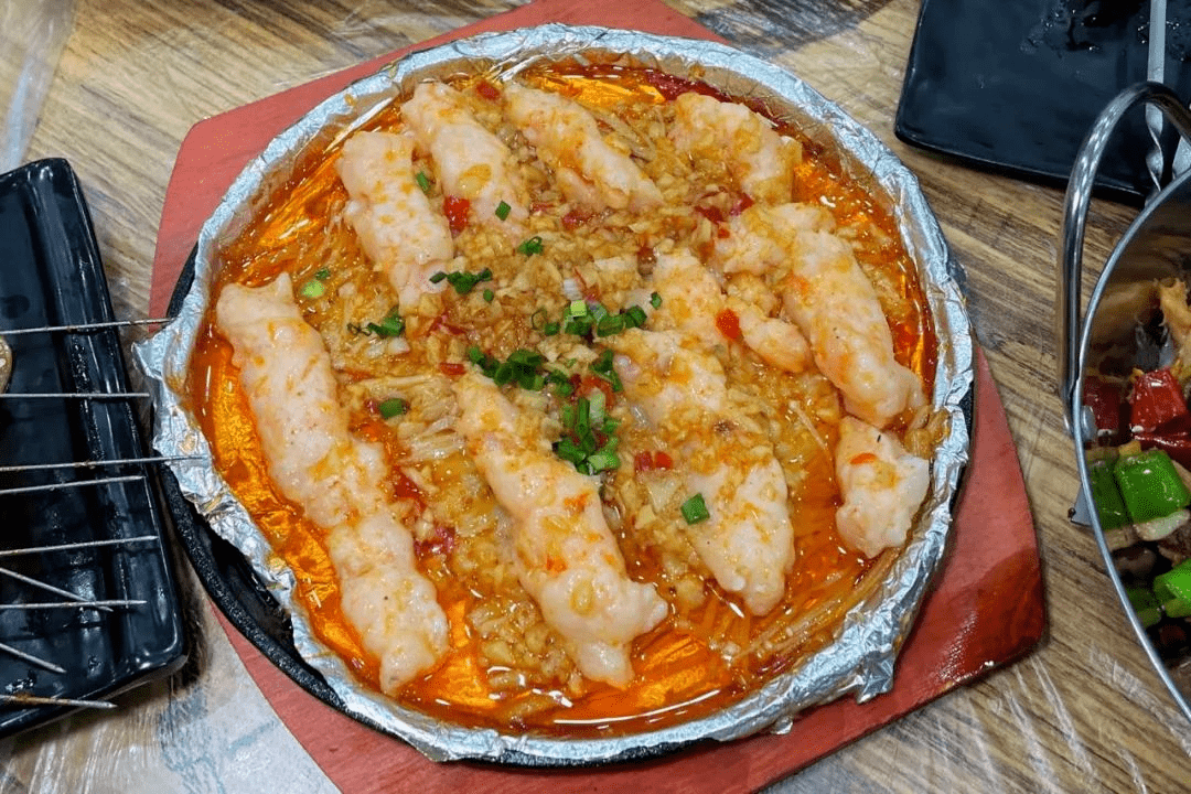 148元即可享受香辣大闸蟹,养生虫草鸭,泡椒牛蛙,干锅手撕鸡,铁板虾滑