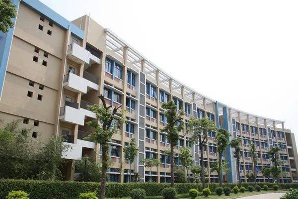 元,初中19500元东莞市黄冈理想学校(万江)2020年学费收费为小学7200元