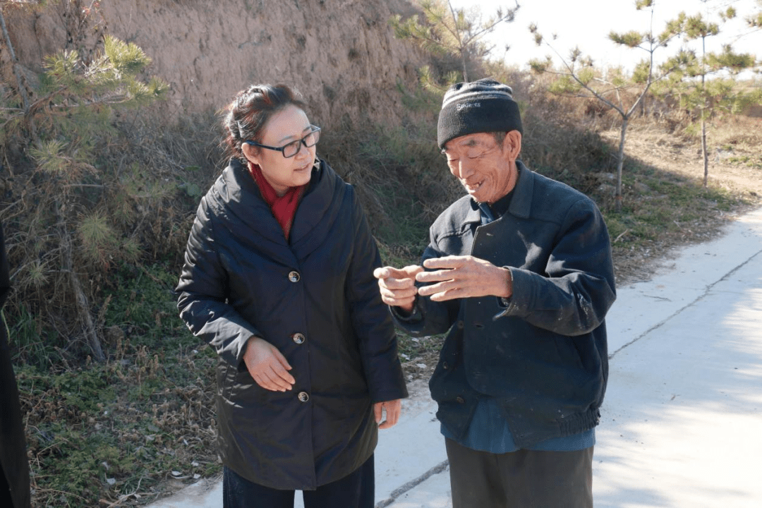 在蔚县县委常委,组织部长戈录伟及北水泉镇主要负责同志陪同下,罗向军