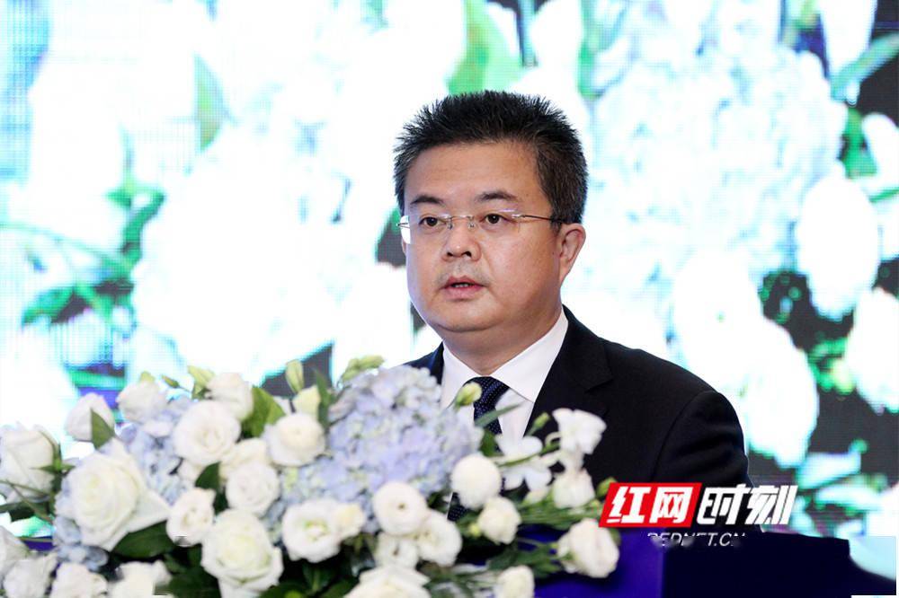 永州市委常委,常务副市长侯文以《向南向海向外 引商引客引才》为题