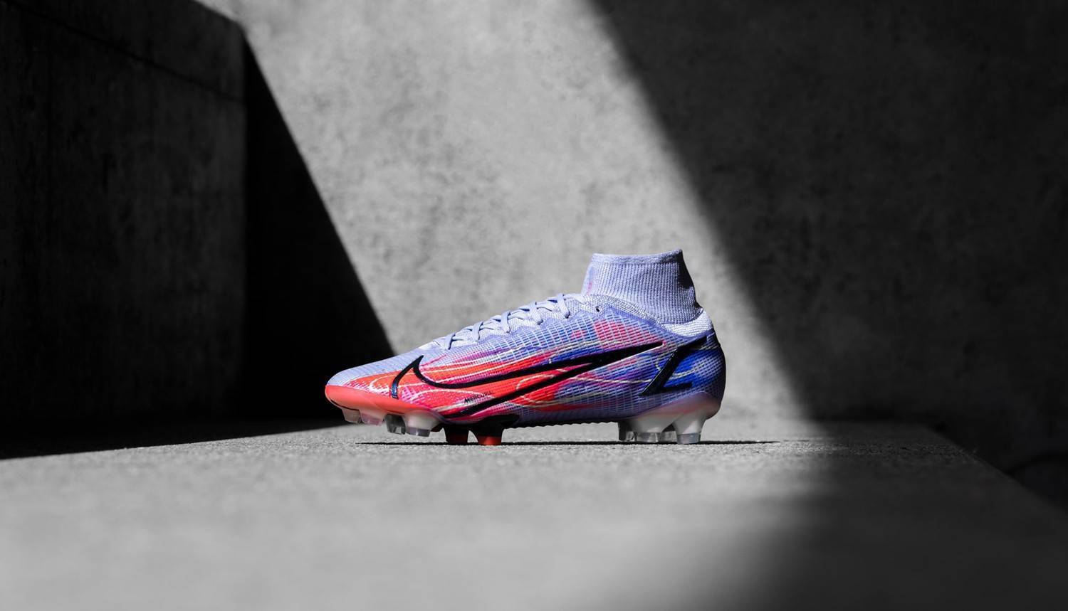 耐克发布mercurialsuperfly8mbappeflames足球鞋