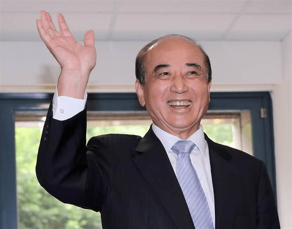 台湾前立法院长王金平随行警卫亮枪台内政部长称重要人士维安符合规定