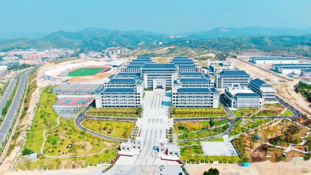 图为长汀一中新校区龙岩市全媒体中心出品