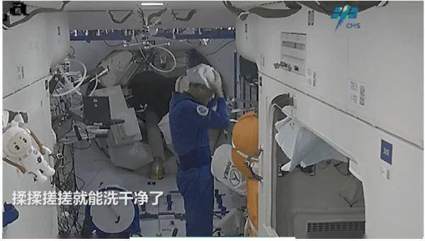 太空中咋洗头？被这波沉浸式教学种草了