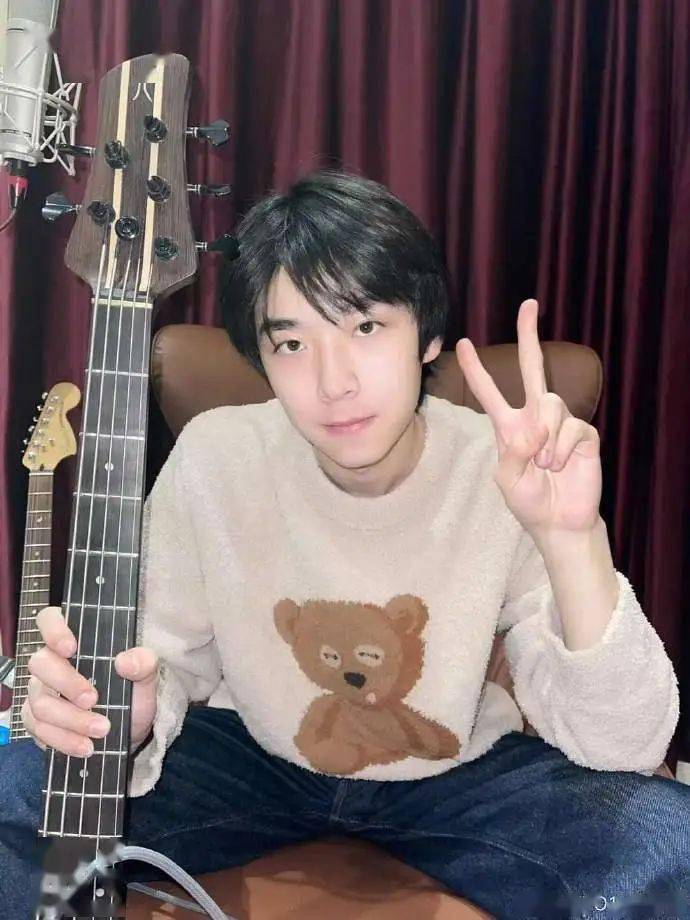 曾舜 飘雪换装挑战活活变成了明星睡衣大赏!