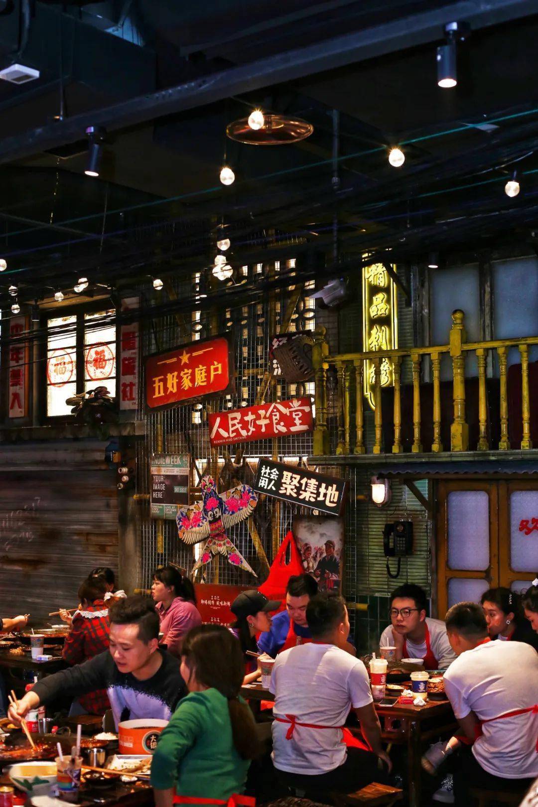 重庆火锅界的"文和友",观音桥2000平米,下午4点排队至凌晨