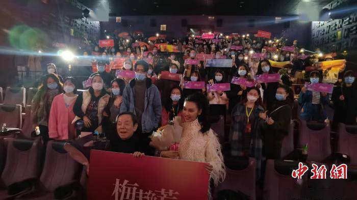 江志强|江志强现身成都宣传《梅艳芳》被歌迷感动湿润眼眶