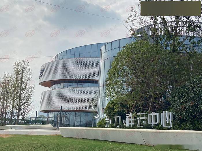 乐居在现场南昌新力祥云中心工地空无一人售楼处人去楼空