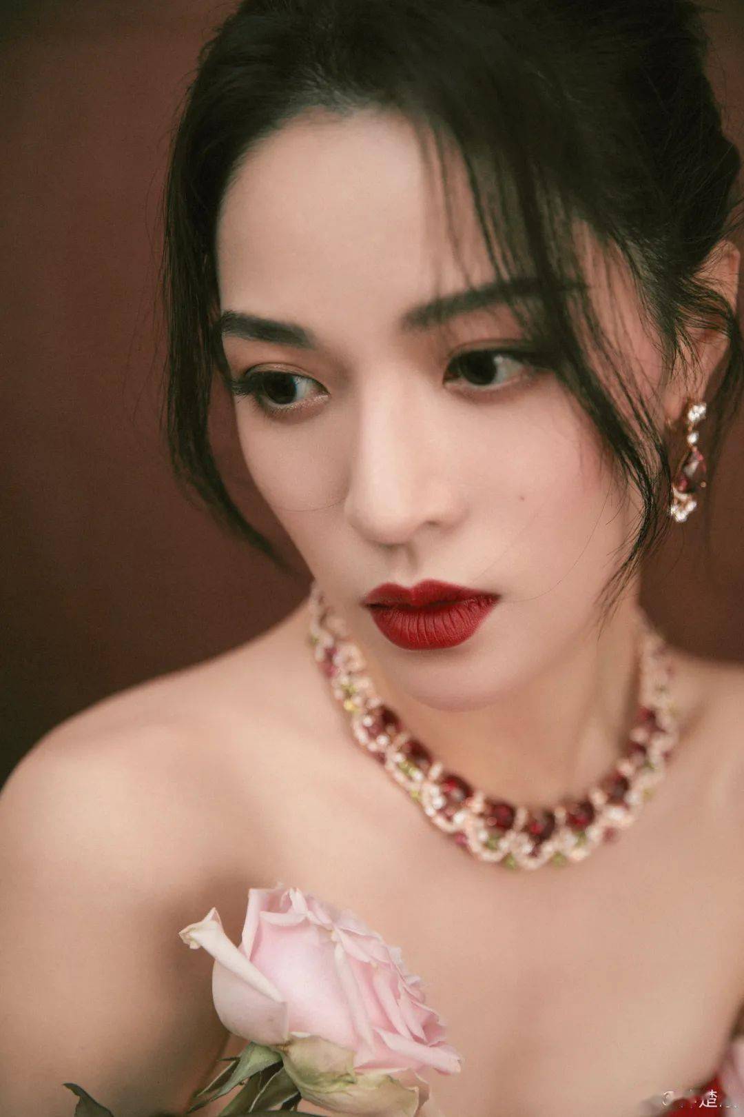 唇膏被赵丽颖吹爆，李佳琦的嘴到底有多好看？