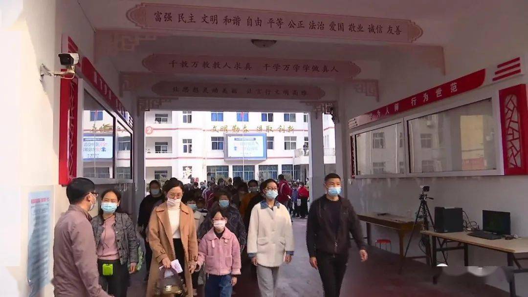 怀远县实验小学党支部书记,校长董明亮