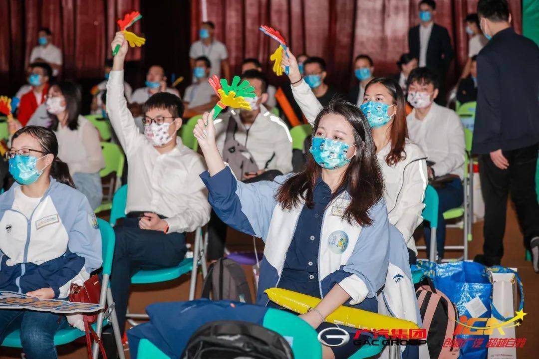 副主任曾涛,广州市工信局副局长林恩雪等政府部门领导,广