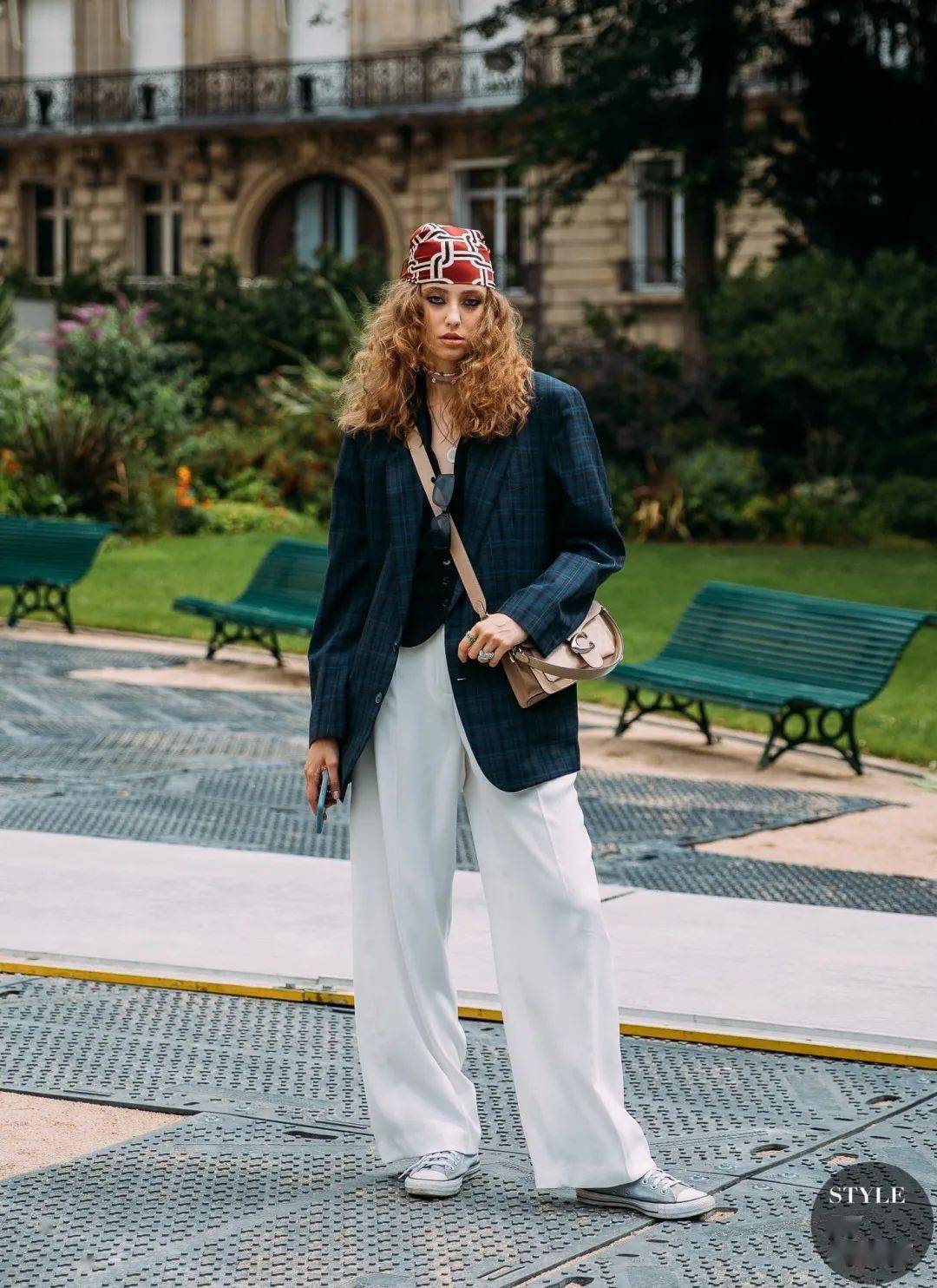 黑色 别穿阔腿裤了！今冬这4条裤子最流行，时髦显瘦，怎么搭都好看！