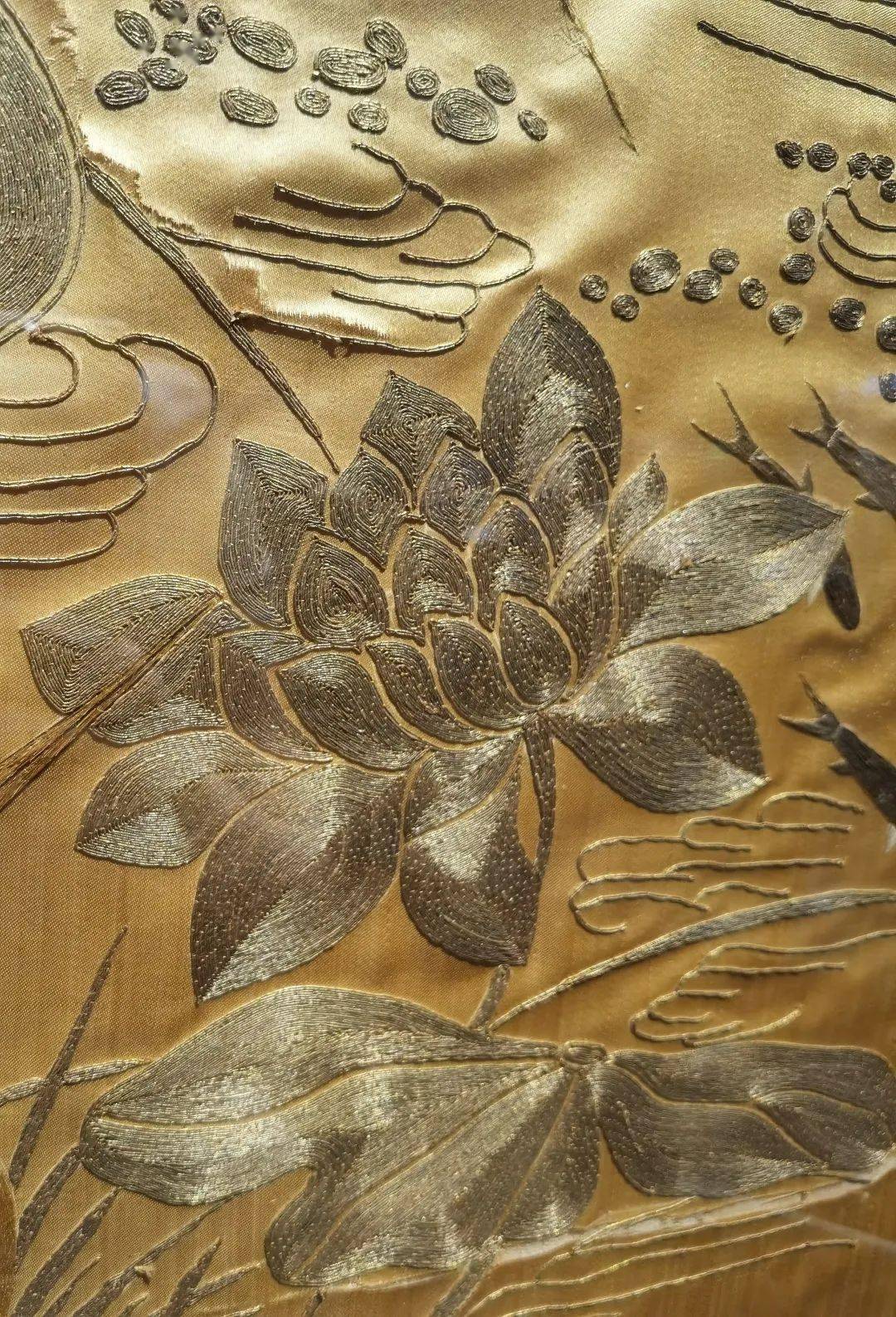 广州十三行博物馆广绣中的金丝银缕