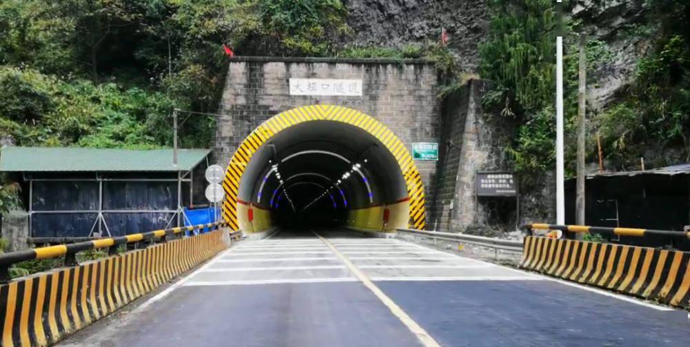 重庆首条梦幻“彩虹隧道”来了！一起去越