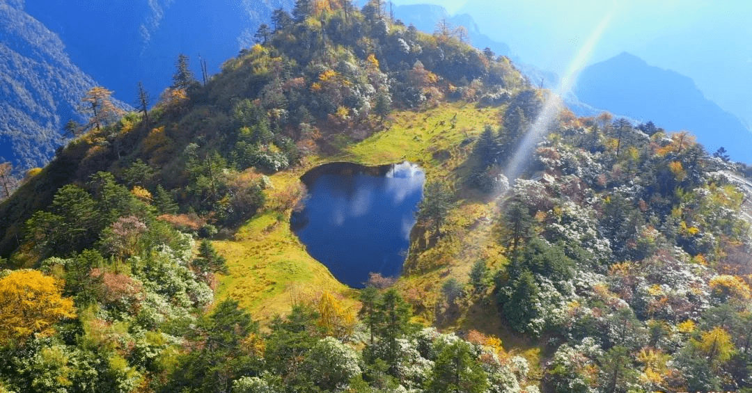 县普拉底乡的腊维公路(贡山段),因秀丽风光成为新晋生态旅游打卡点