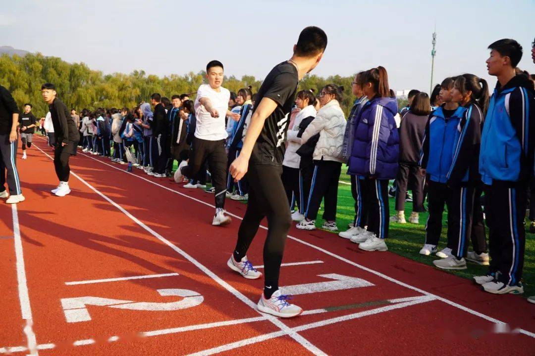 追风少年,逐梦前行——记弓长岭区高中4×400接力赛_班级