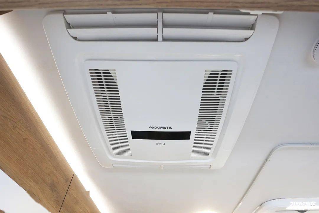 进口依维柯底盘能上京牌4人精致旅居新选择实拍赛德猎鹰2号房车