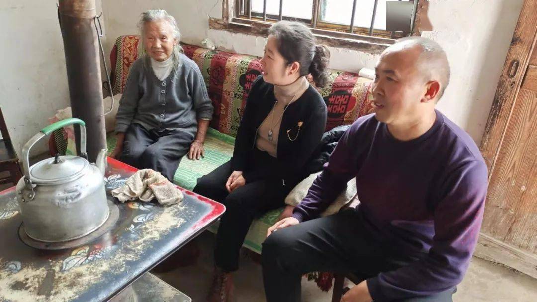 罗兴平同志到村宣讲县第十四次党代会精神并部署巩固脱贫攻坚后评估