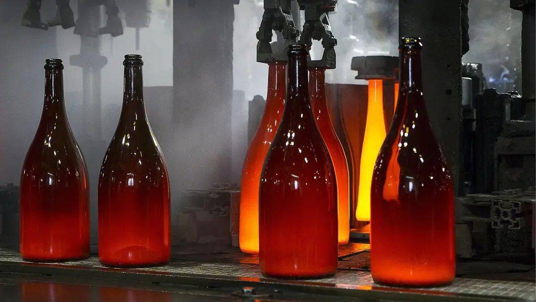 不干胶|缺酒瓶、缺标签、缺司机、缺人手……全球供应链危机就像多米诺骨牌！