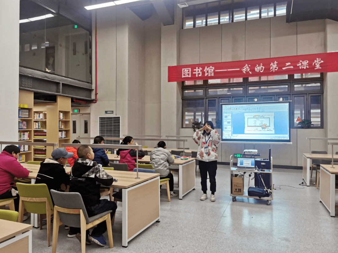 倾注爱心一点收获温馨无限宝鸡市图书馆开展关爱特殊儿童活动