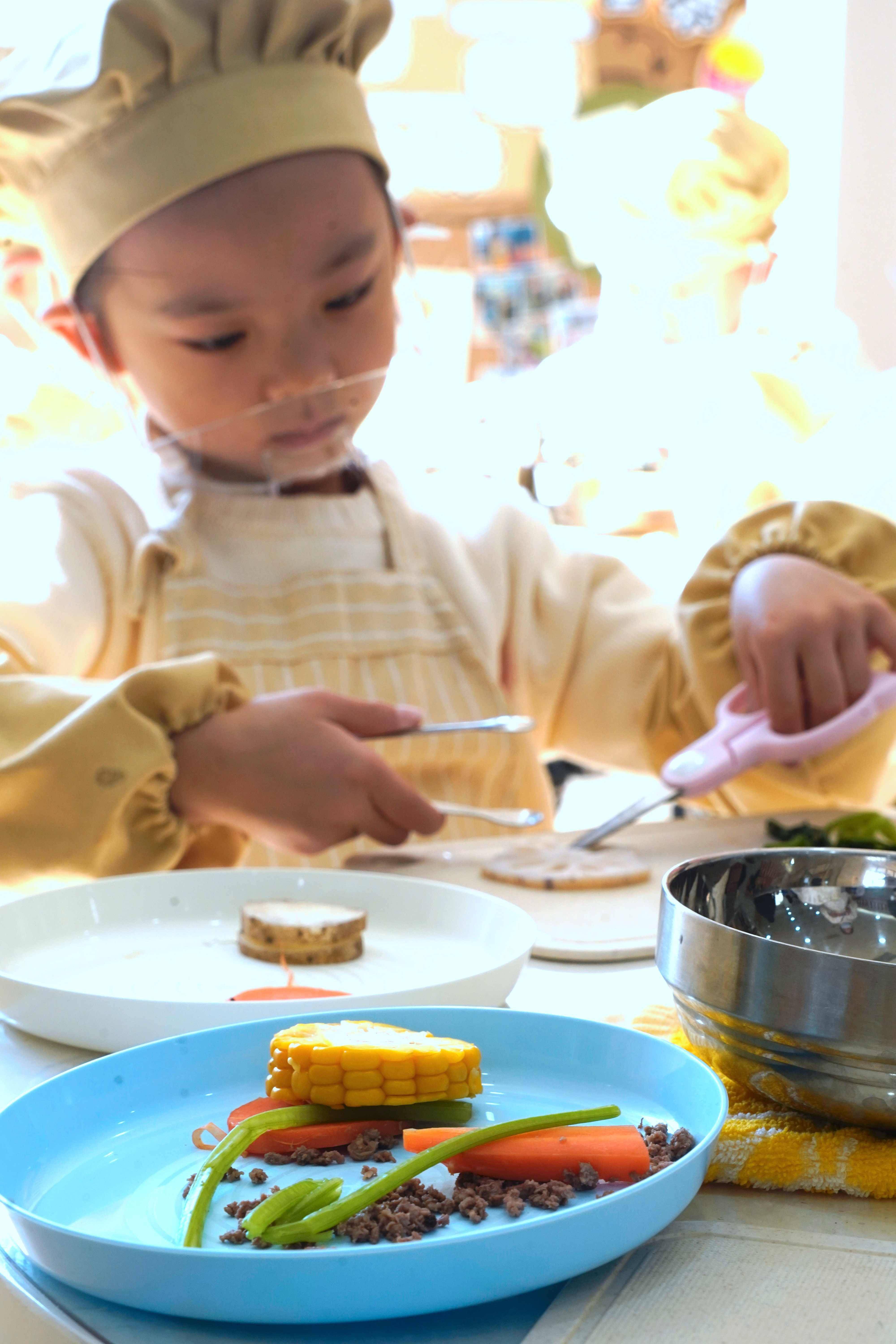 拔萝卜|每天“必修”挖红薯拔萝卜，还亲手调营养粥、制丝瓜筋……这里的幼儿都是“健康管理达人”，幼儿园食育可以如此有趣