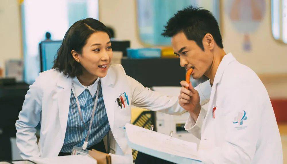 许甘枫|《星空下的仁医》：不要成为一个麻木的人