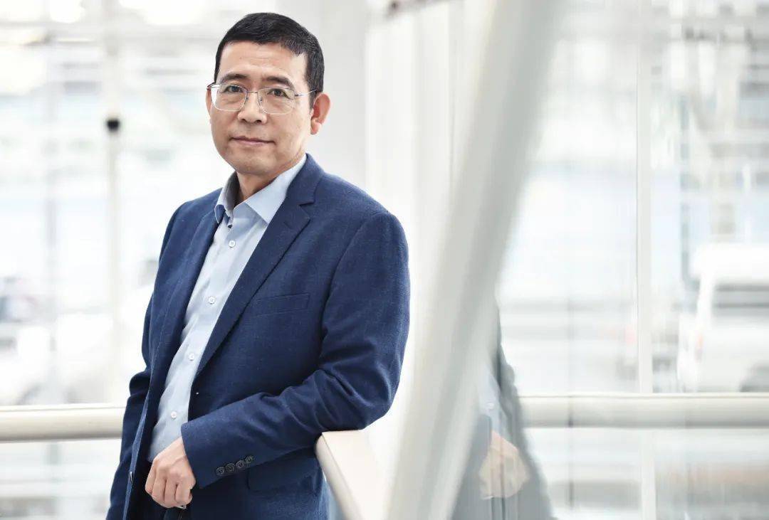 著名作家胡学文来兴化文学课堂开讲啦