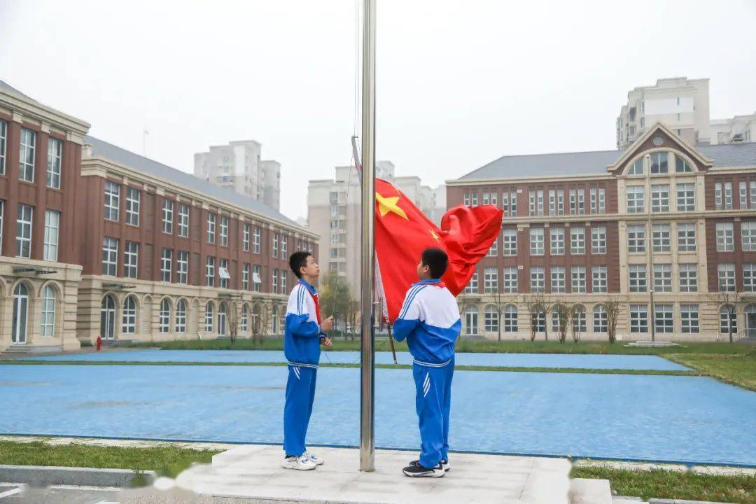 强健体魄献礼祖国东丽区华城庭苑中学举办第一届趣味运动会