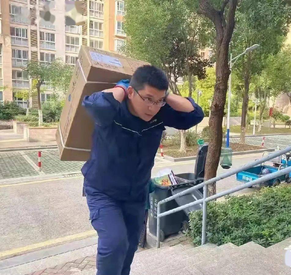 尚福公寓是我市首个公共租赁房小区,小区建有7幢住宅楼,共计800余套