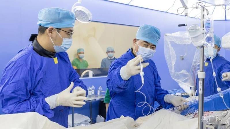 脑血管|国内首款“高端智能介入造影系统”完成首批临床验证