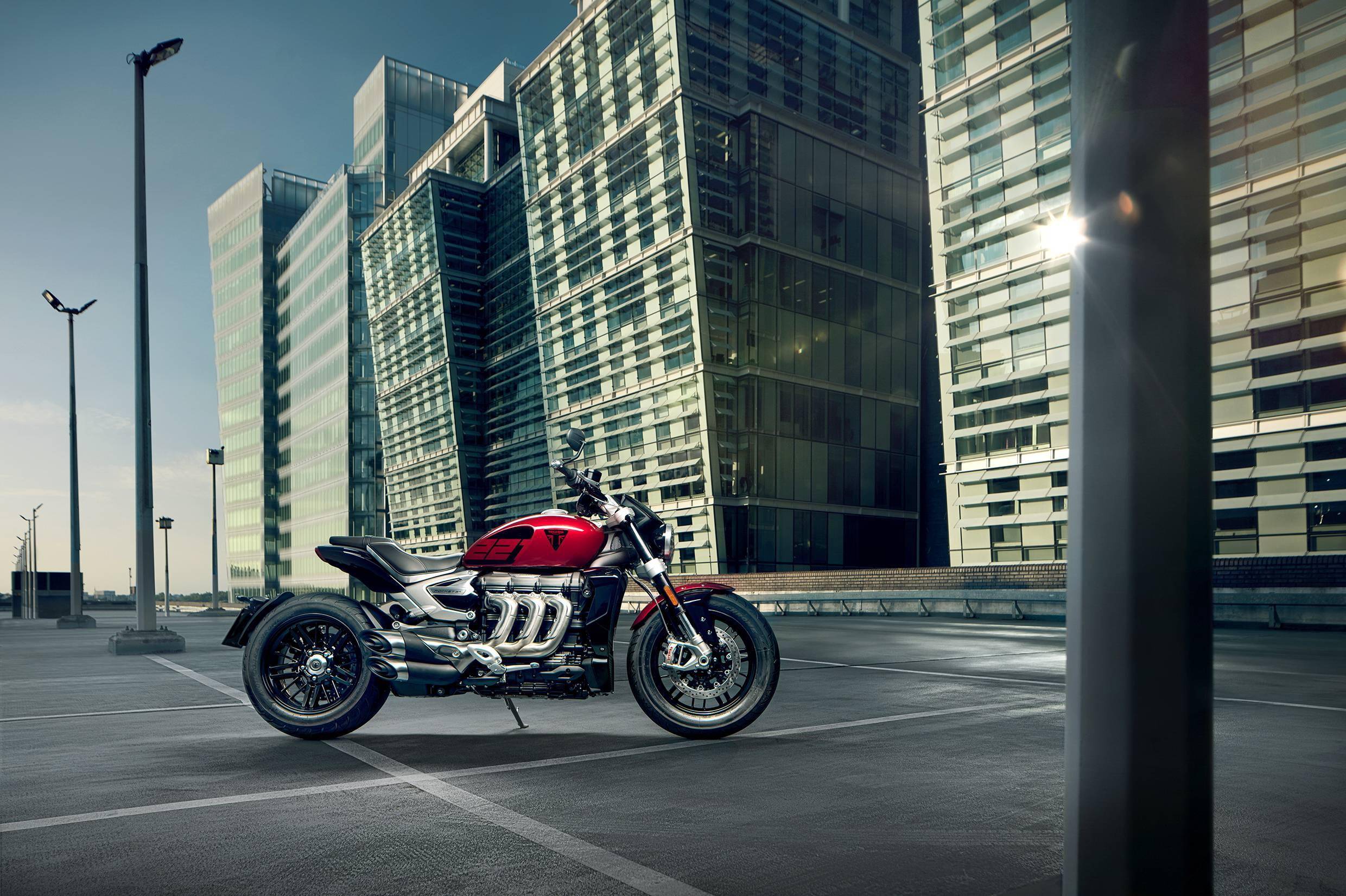 凯旋摩托发布火箭三streettwinthruxtonrs特别版