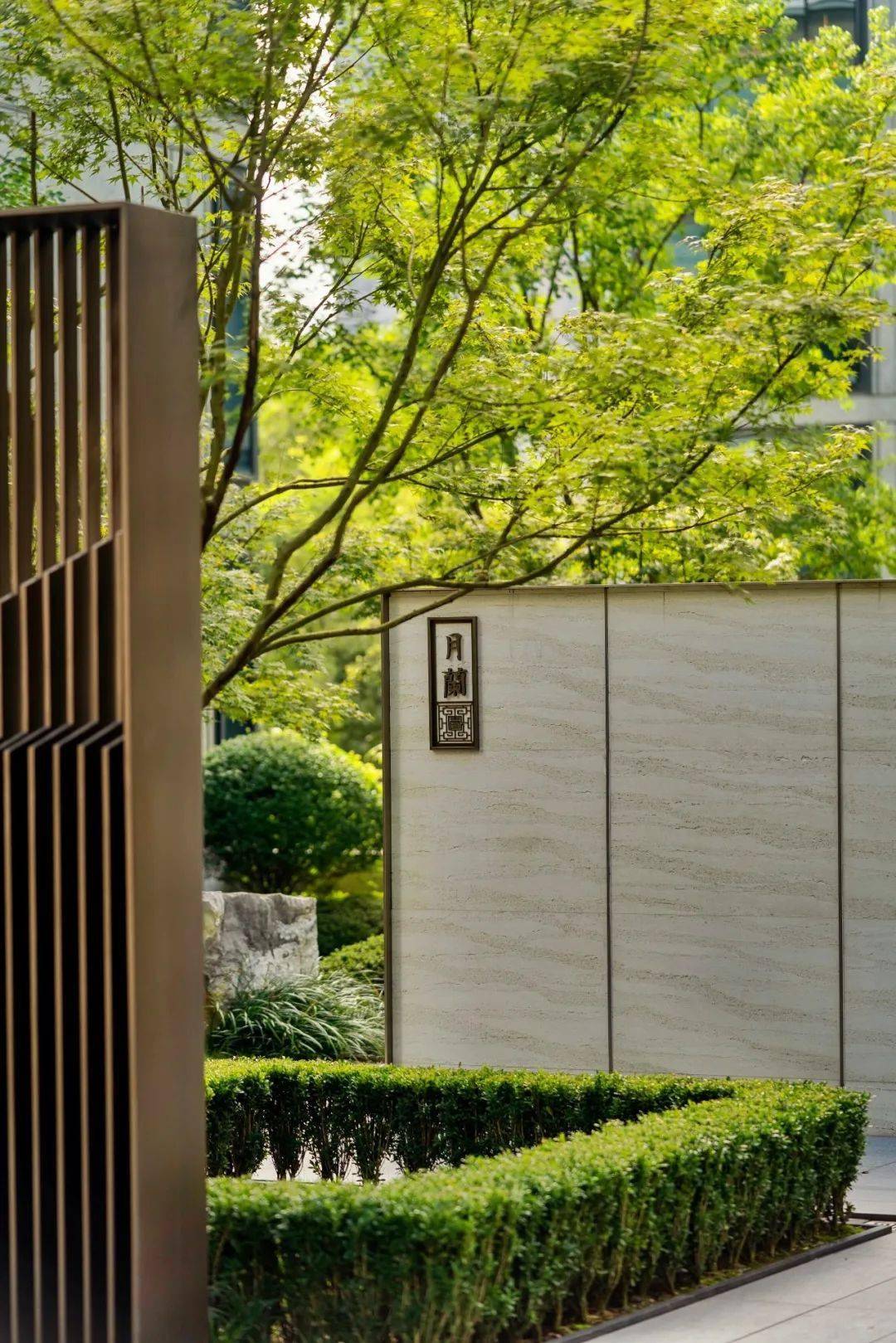 交付700多天后秋日里的国宾壹号院美成了画